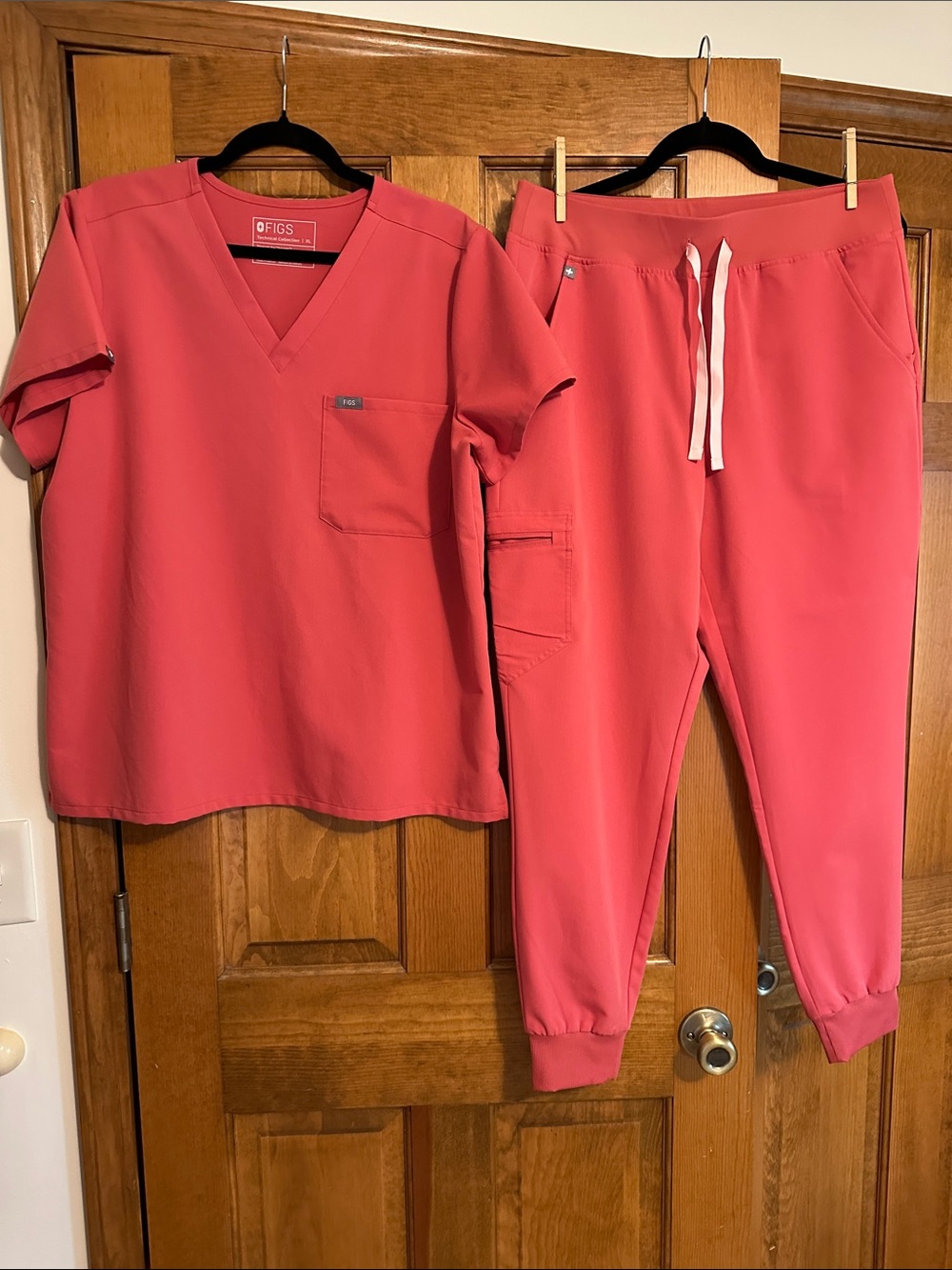 Figs Pulmonary Pink women’s XL Catarina top and L Zamora Jogger Pants like new